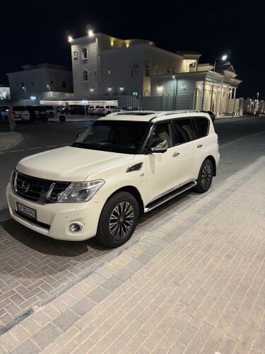 للبيع نيسان بلاتينيوم 