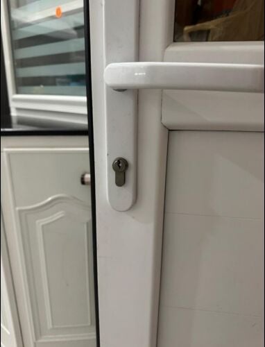 مطلوب نجار باب وشباك لتركيب ابواب