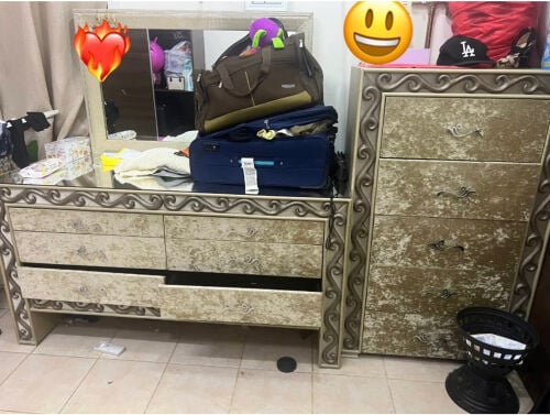 خزانة ادراج و تسريحة كبيرة 