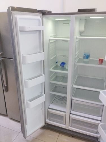 ثلاجات مجمدة