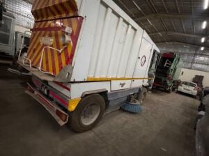 مكنسة شوارع دوليفو ايطالية كبيرة