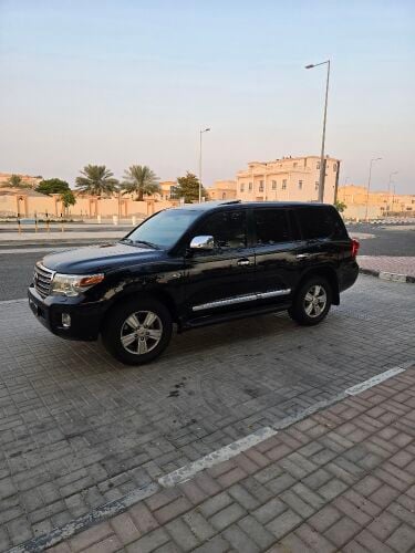 Toyota land cruiser vxr v8 5.7 2013