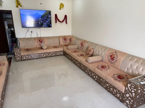 للبيع مجلس كبير 18 متر