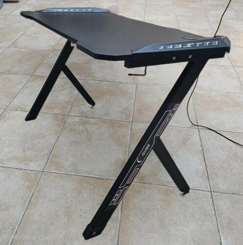 Qube Gaming Desk