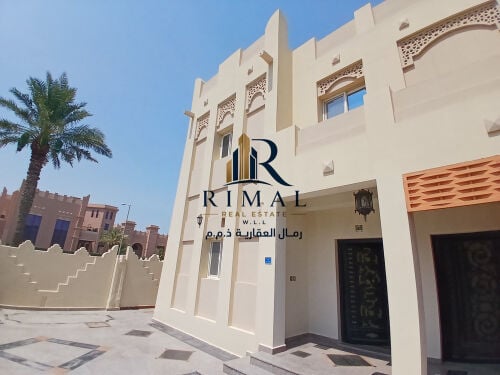 للايجار فيلا فاخره جدا في الدفنه 