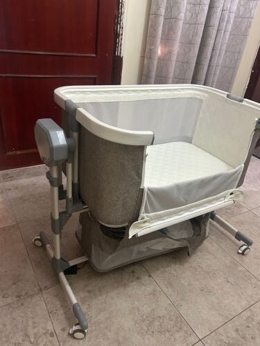 سرير اطفال للبيع