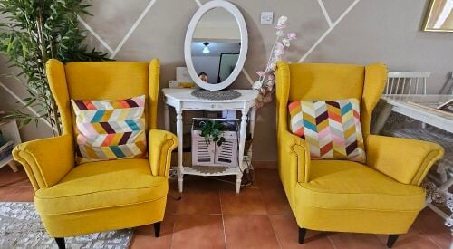 2 armchair ikea with small table
