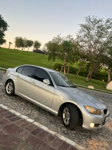 320i