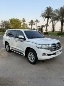 Toyota Land Cruiser GXR V8 5.7