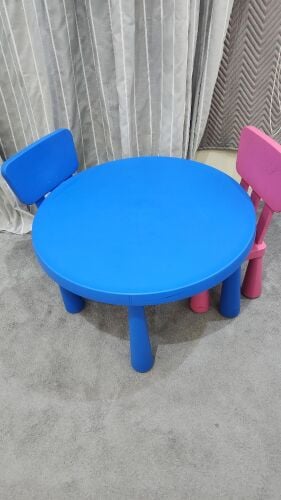 طاولة اطفال مع كراسي