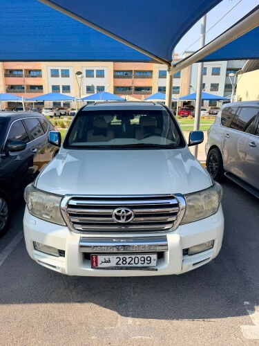 LAND CRUISER GXR V8 2011 MODEL