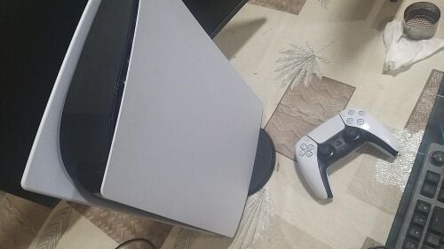 بلاي ستيشن فايف للبيع