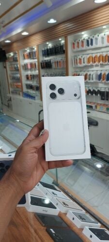 17promax 256 white