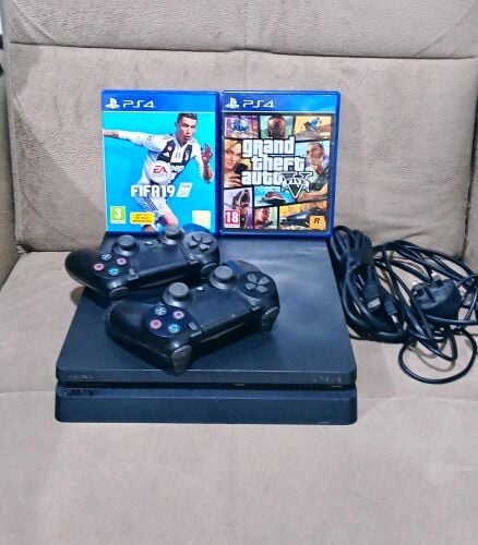 Ps4 Slim with 2 original control