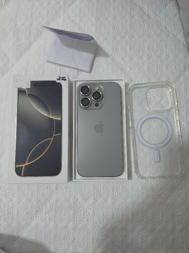 iPhone 16 pro 256gb natural