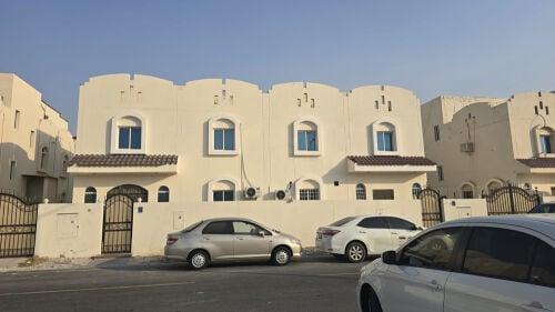 3 فلل للبيع في الثمامة 