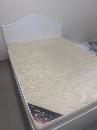 سرير كوين + مرتبة + خزانة