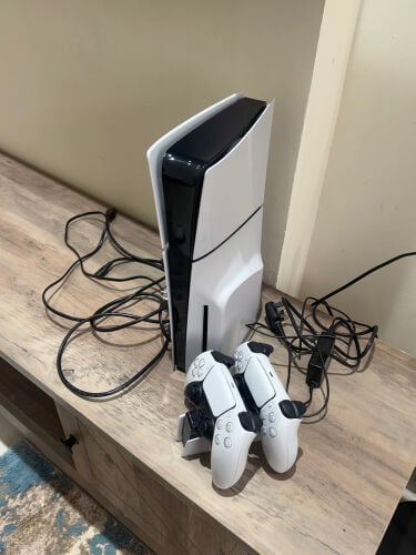 PS5 slim disc with 2 controllers