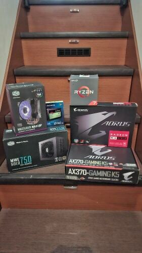 gaming pc and xbox with games