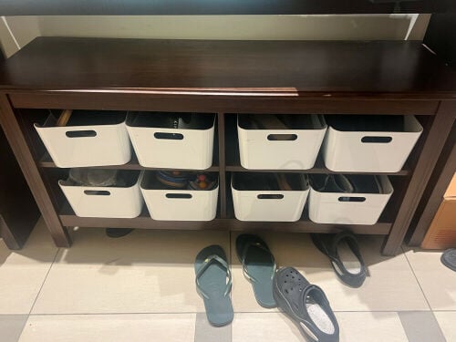 Storage with buckets