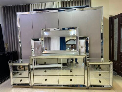 bedroom set For sale