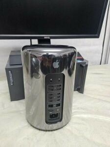 Apple Mac Pro Late 2013 workstation