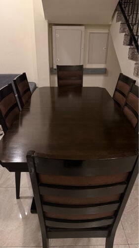 dining table at a discounted price 
