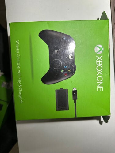  Xbox controller with battery 