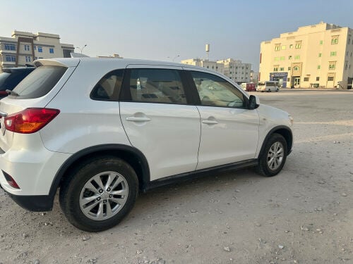 Mitsuibishi ASX-2019 white color