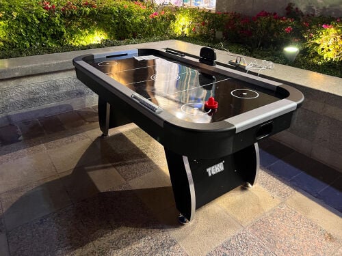 Air hockey table 