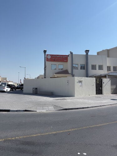 للإيجار فيلا خدمية في معيذر شمالي
