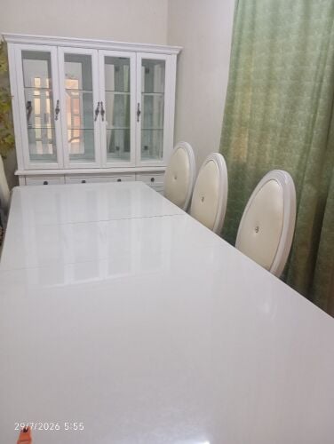 Royal dining table