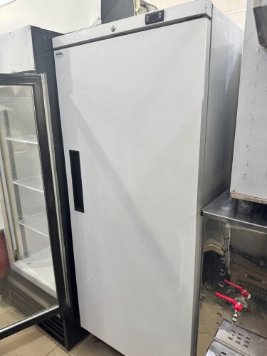 Single door chiller