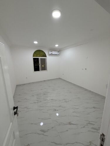 مجدده بالكامل بموقع مميز جدا