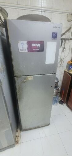 hitachi medium size fridge