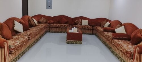 مجلس بحاله ممتازه مع طاوله