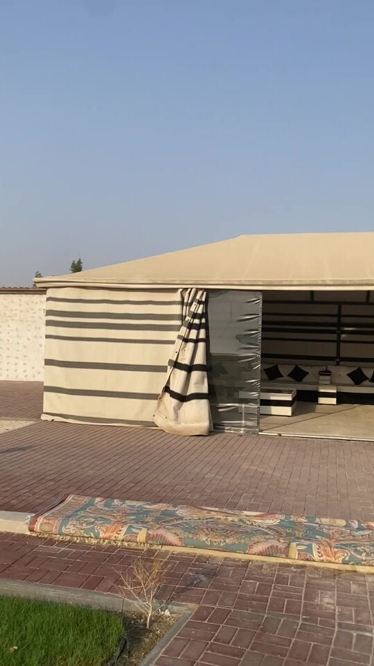 خيمة بستارة مفروشة 