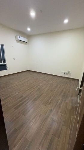 ثلاث غرف وبلكونه