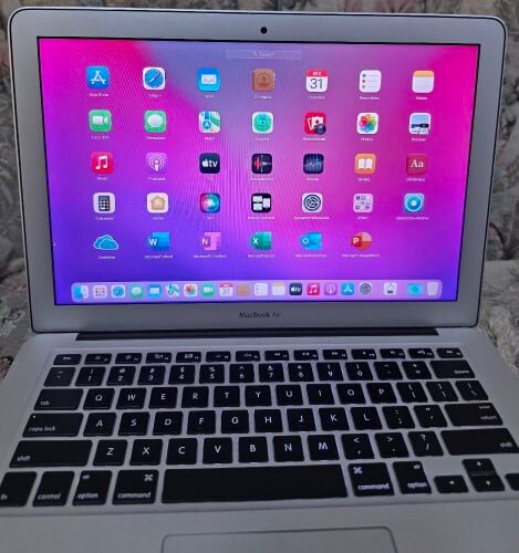 MacBook Air i5 / 2017
8GB RAM 256GB