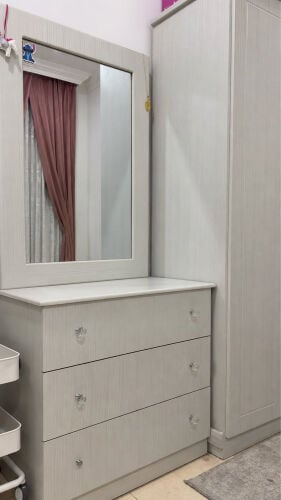 تسريحة مع مرايا 