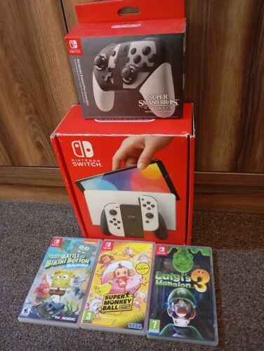 Nintendo switch OLED with pro contr