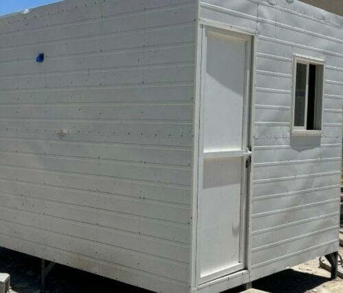 capean with bathroom