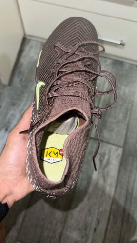 Football shoes 41