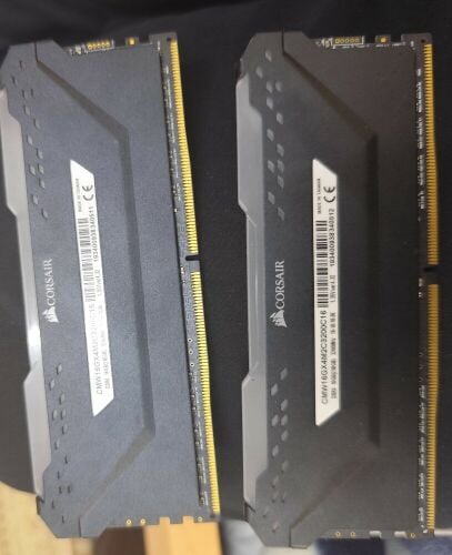 Corsair vengeance DDR4 16GB RAM