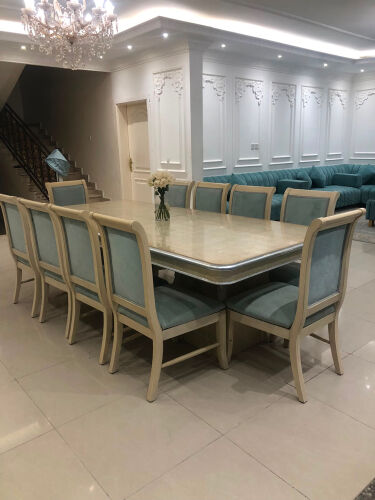 طاولة طعام