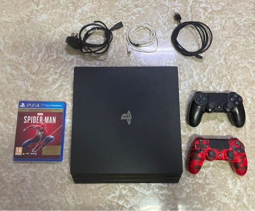 PS4 Pro (2 controllers and a game)