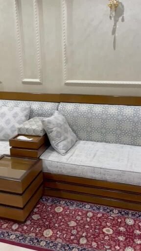 كنب للمجلس مع الطاولات 