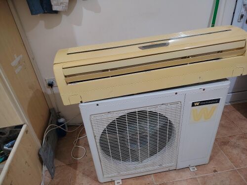 Split AC 1.5 tone Wight Westinghous