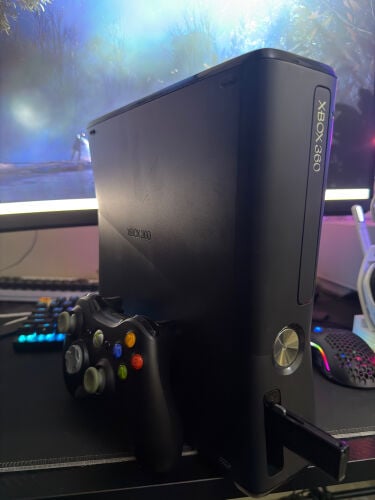 Xbox 360 with 20 games 1 controller