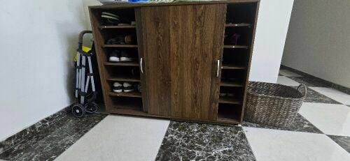 Shoe cabinet
